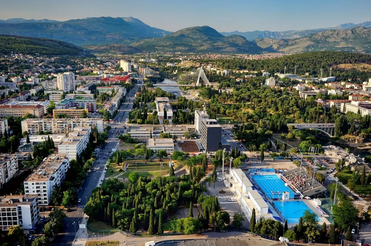 PODGORICA Spriječeno veličanje ratnog zločinca Mladića, privedeno 13 osoba
