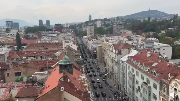 Policijski defile za izbornu kampanju Trojke ali bez helikoptera MUP KS koji je još u Pragu