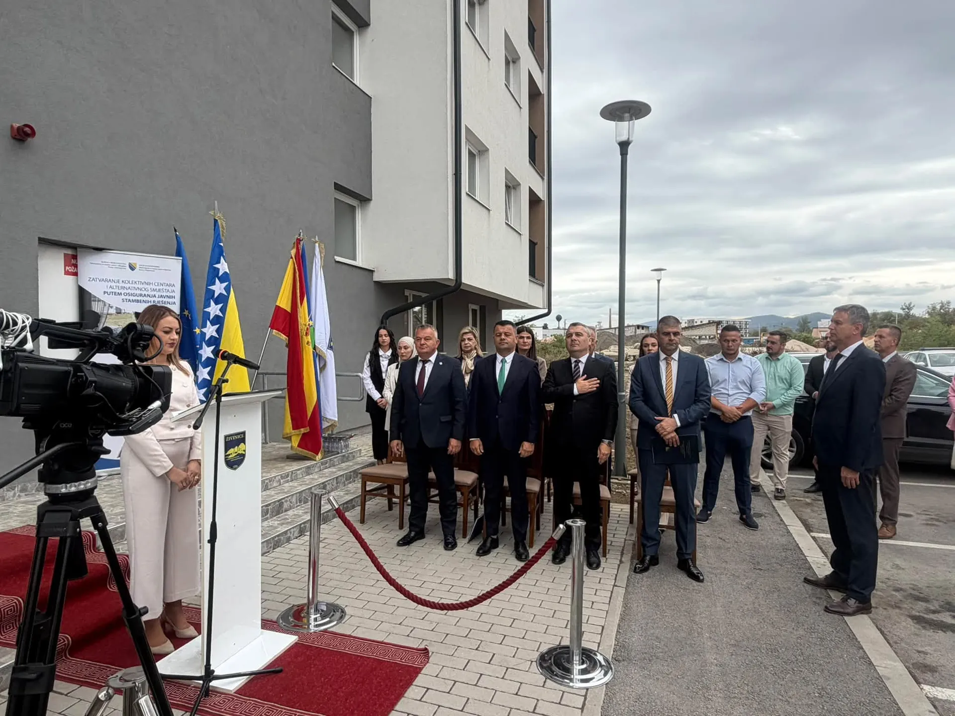 U Živinicama 24 porodice dobile ključeve novih domova: Ministar Hurtić uručio ključeve korisnicima CEB II projekta