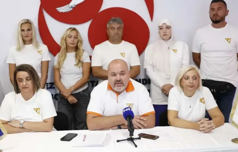 Štrajk upozorenja 28. septembra, a ako Vlada KS ne izvrši obavezu 1. oktobra zakazan generalni štrajk