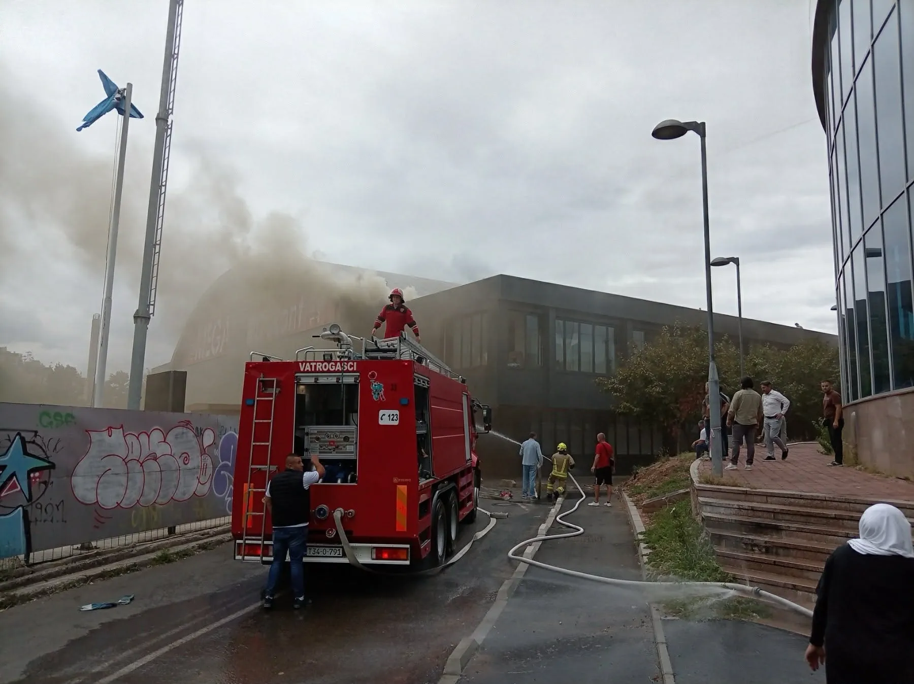 Buknuo požar na centru Vistafon, na terenu više vatrogasnih ekipa