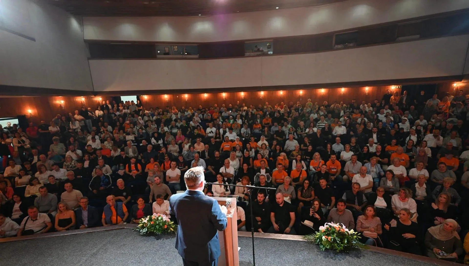 Komšić u Zenici: Bosansko jedinstvo, a ne podjele, nećemo dopustiti da nam se s premijerske funkcije smije pomilovani Dodik