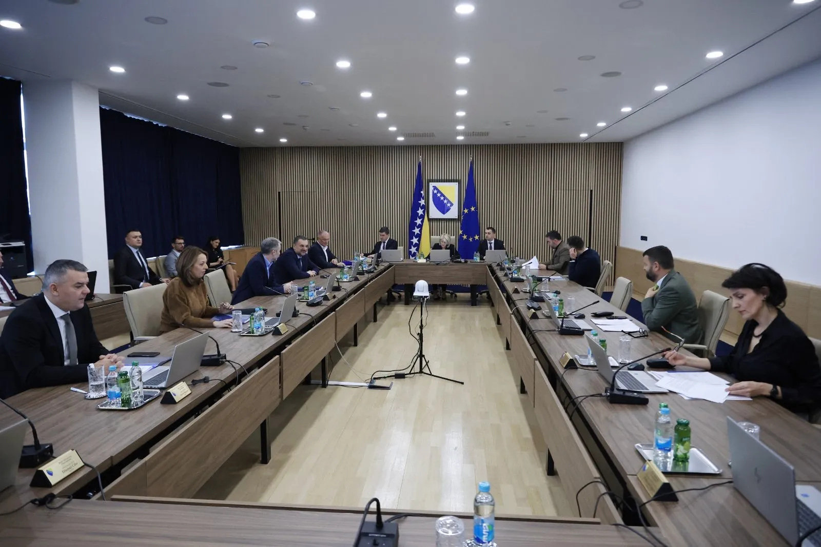 Vijeće ministara BiH donijelo odluku o suspenziji i smanjenju carinskih stopa za 74 tarifne oznake