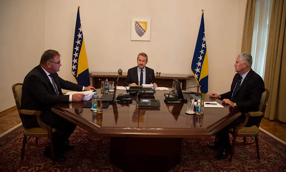 Šta znači 2:1 u Predsjedništvu BiH: Kako su Čović i Ivanić oborili reviziju presude protiv Srbije