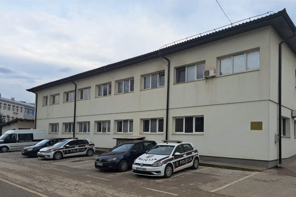 Tokom akcije SIPA-e i Europola u Policijskoj stanici Ilijaš: Službenik MUP-a KS osumnjičen za saradnju s mafijom pucao sebi u glavu