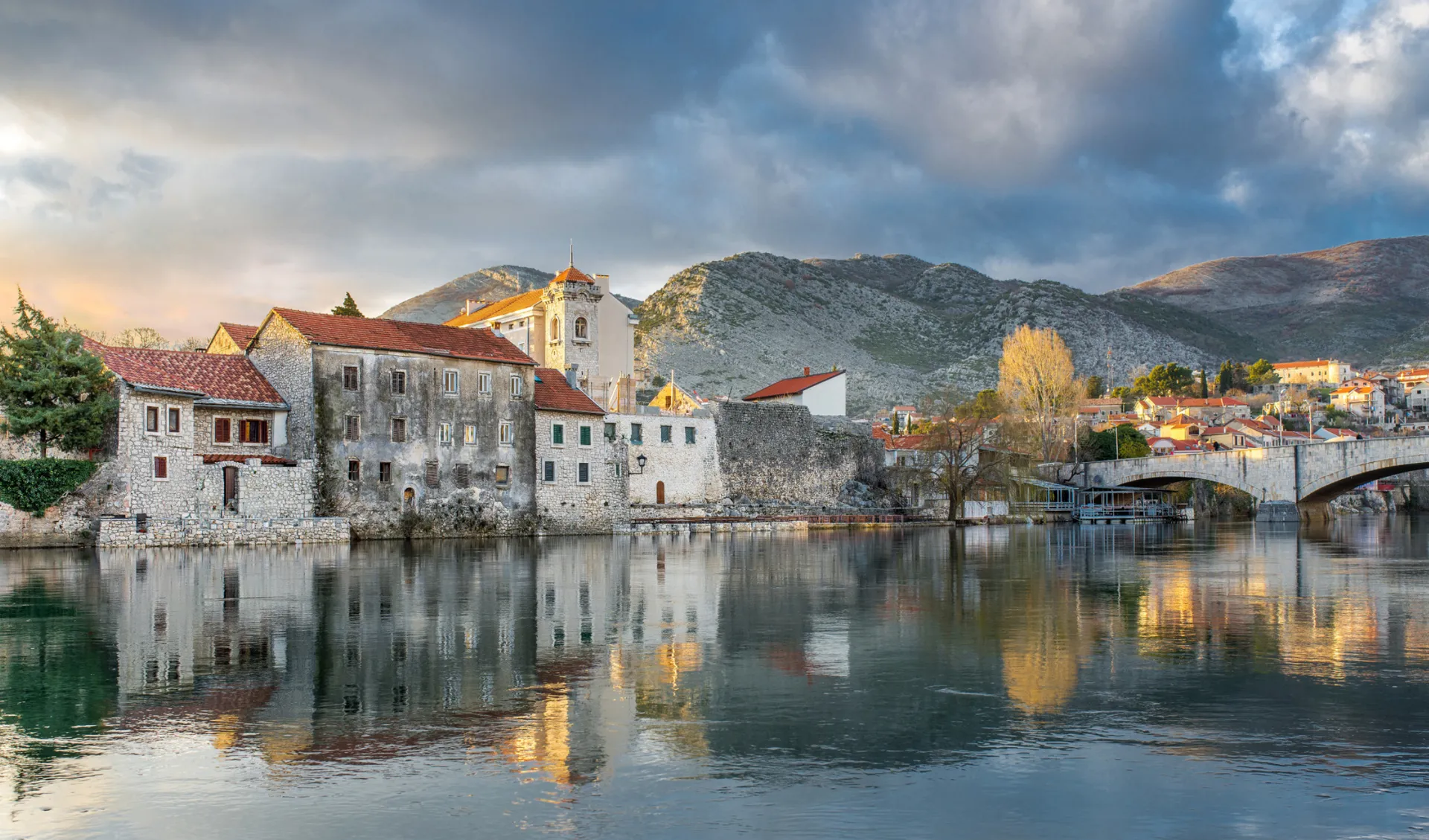 Bosna uglavnom oblačna, Hercegovina sunčana
