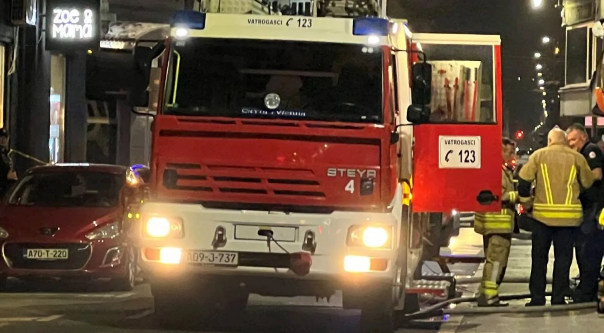 Sarajevo: Požar u stambenoj zgradi na Čengić Vili, jedna osoba prevezena na KCUS