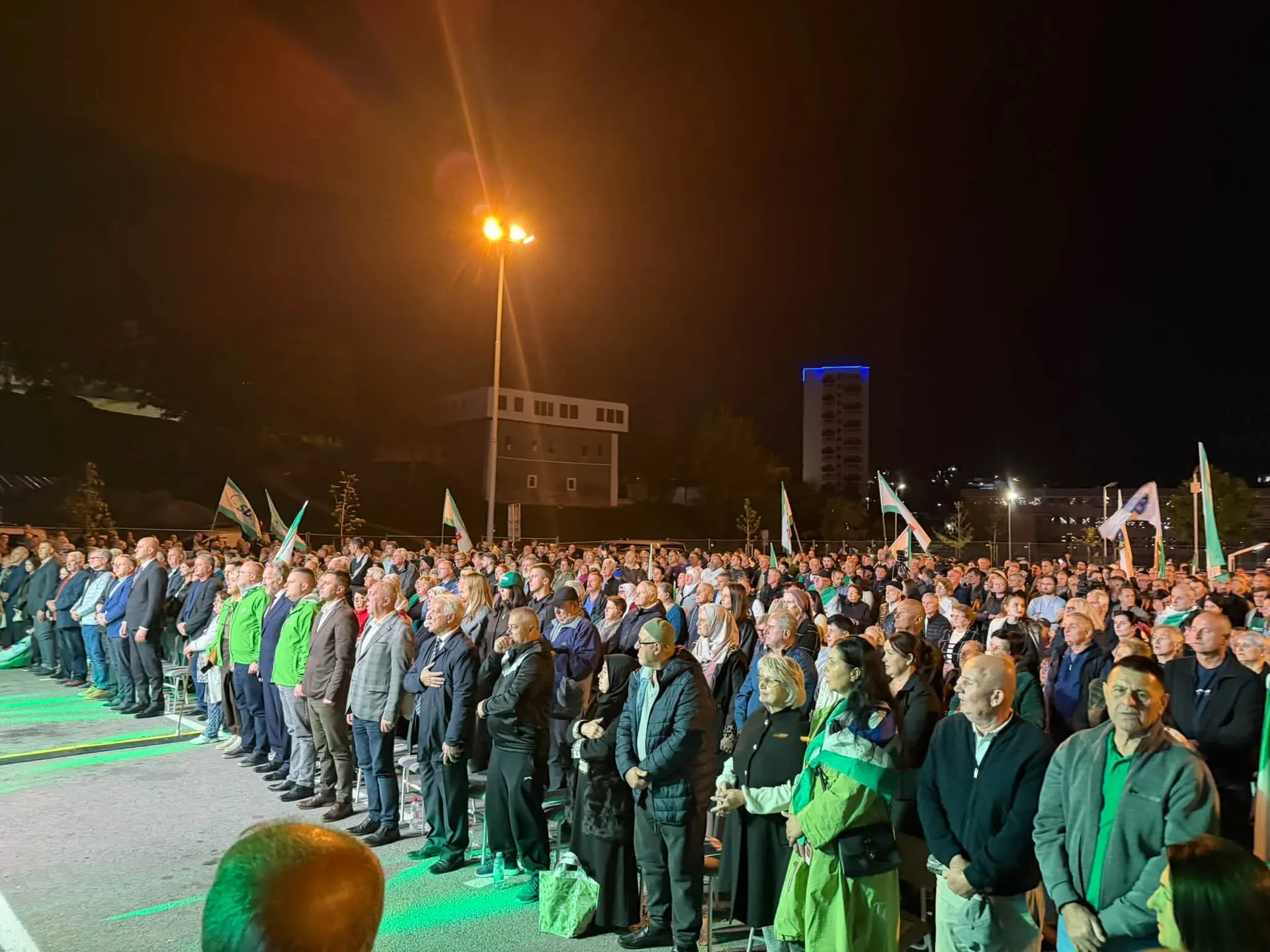 Izetbegović u Cazinu: Političku borbu voditi kroz institucije, insistirati na politici usmjerenoj na interese naroda i države