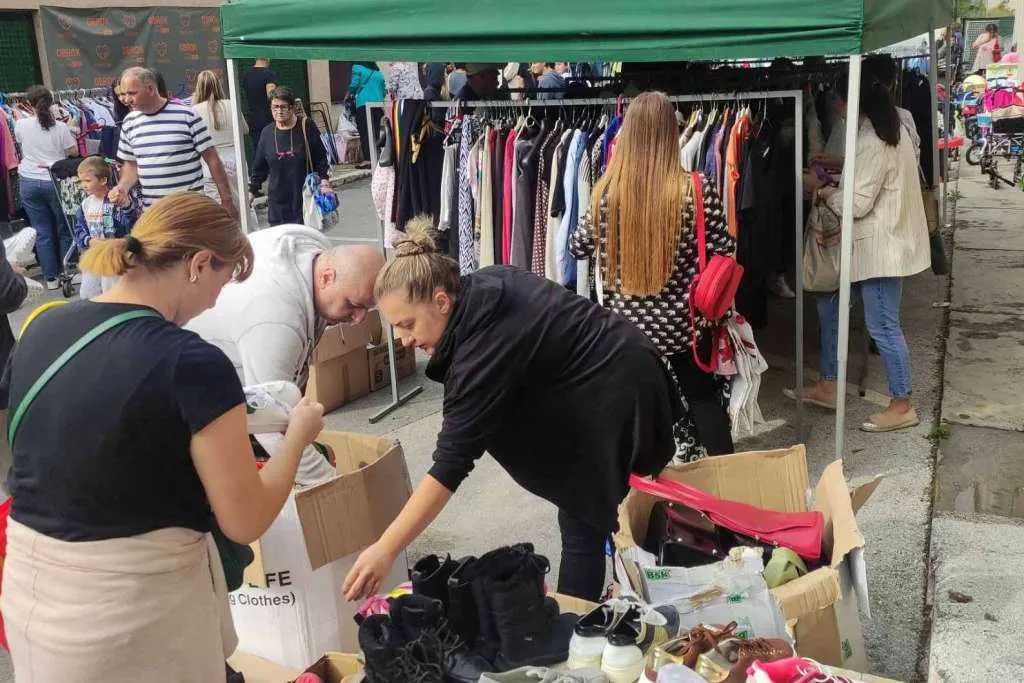 Dobrota na djelu: U Sarajevu danas tradicionalni Humanitarni bazar Udruženja Pomozi.ba