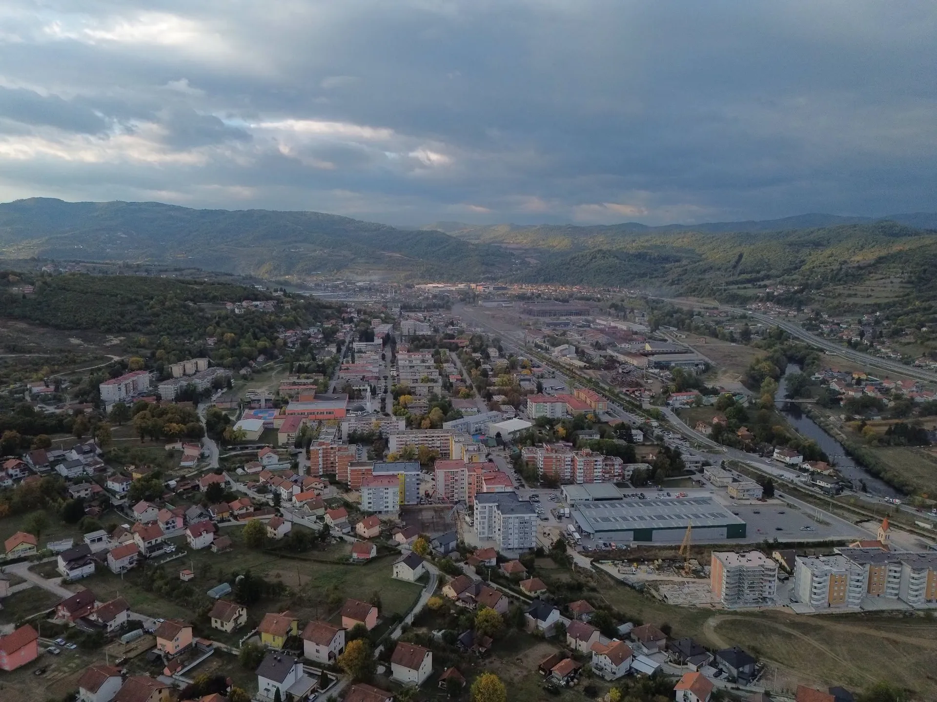 I danas oblačno i kišovito, temperatura do 22°C