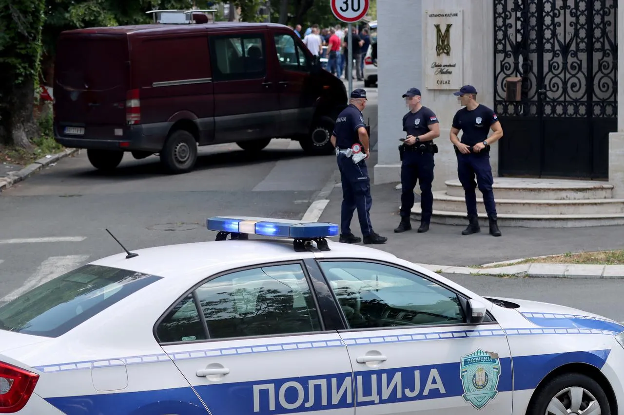 Srbija pojačala kontrolu saobraćaja: Hiljade prekršaja vozačima i pješacima zbog mobitela i slušalica