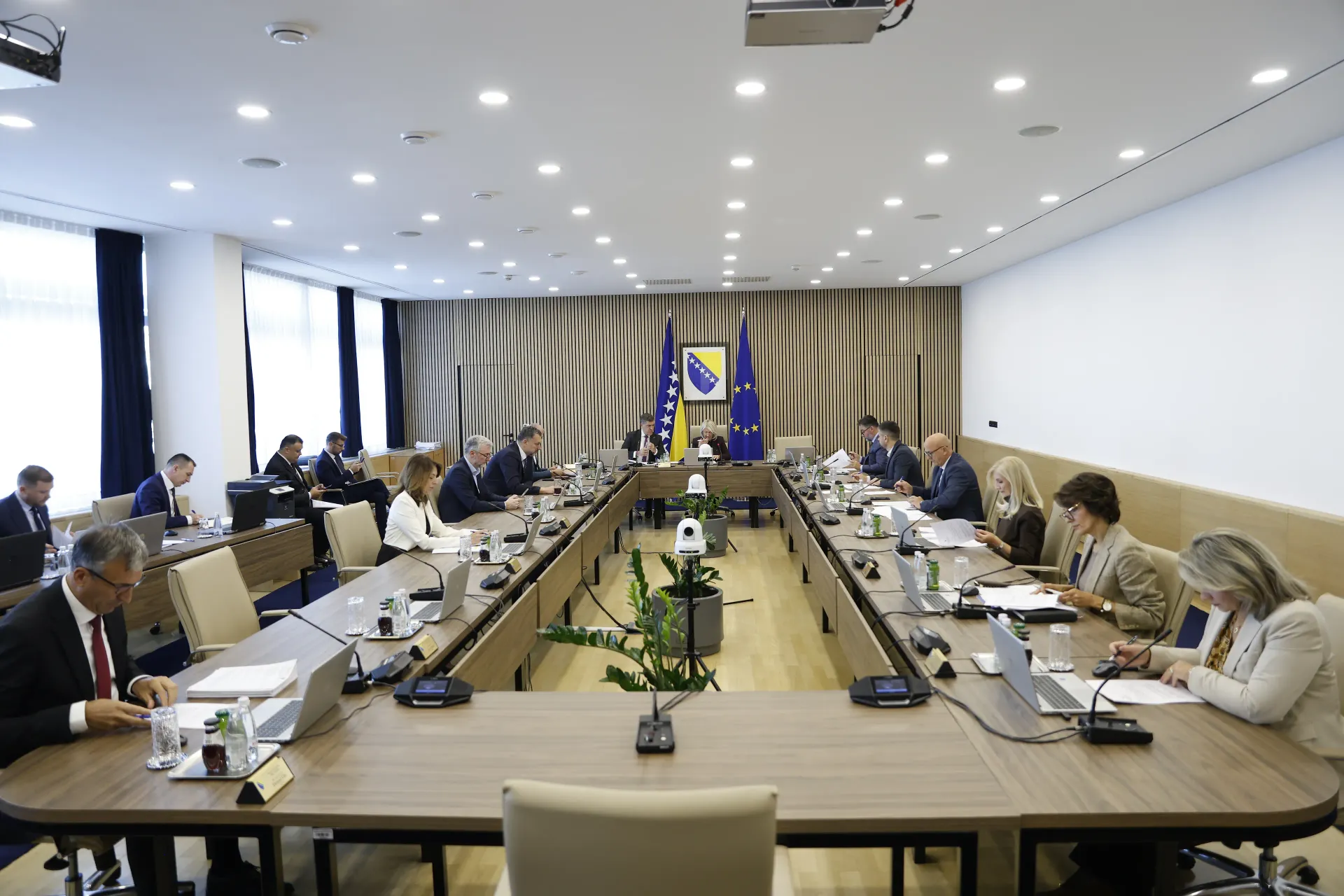 Pred državnim ministrima 47 tačaka, među njima i dvije s oznakom 'povjerljivo'