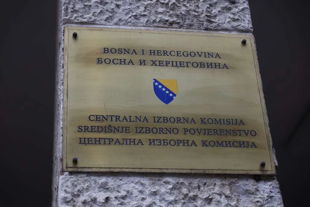 CIK BiH: Danas počelo brojanje glasova pristiglih poštom