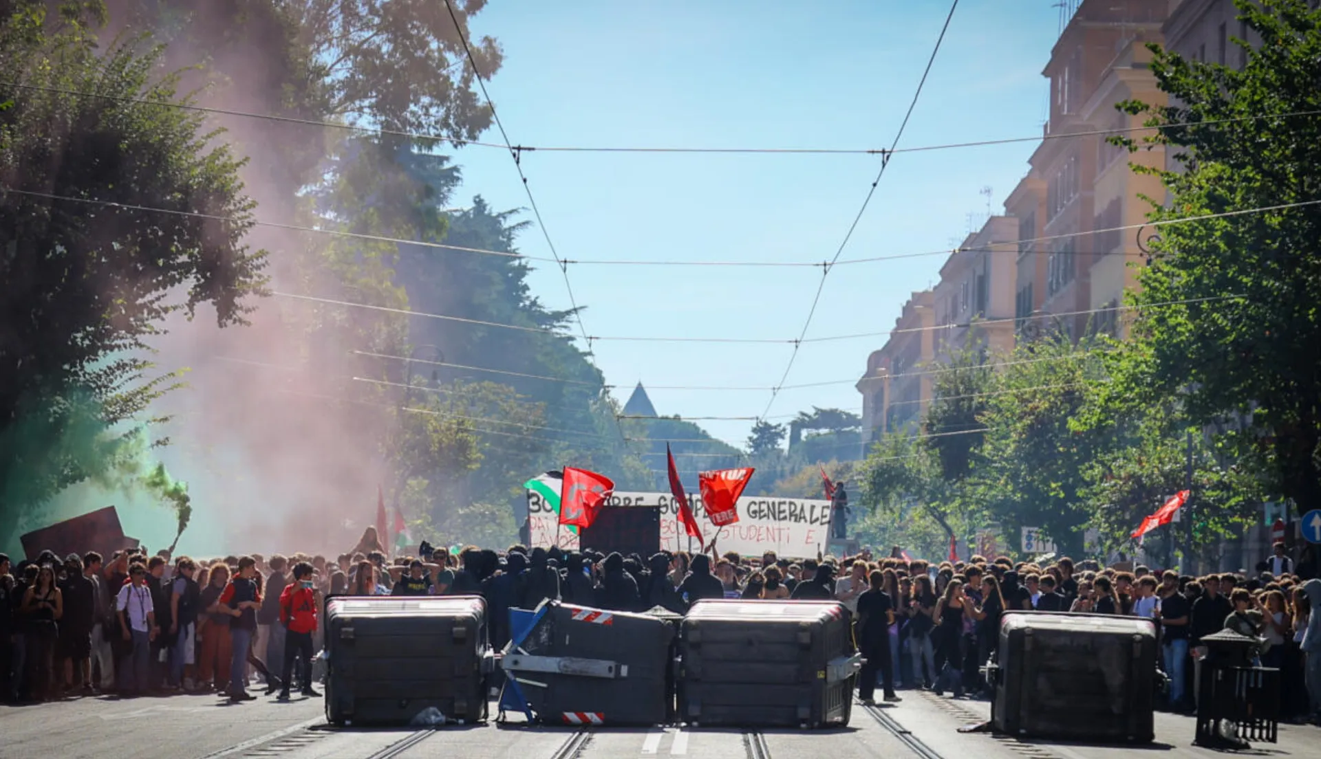'DAN BEZ MELONI' Haos širom Italije: Hiljade mladih na ulicama, veliki broj povrijeđenih policajaca, ukazano i na stradanje u Gazi