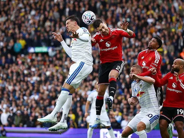Muharemović asistirao protiv Manchester Uniteda, Leedsu bod u velikom derbiju