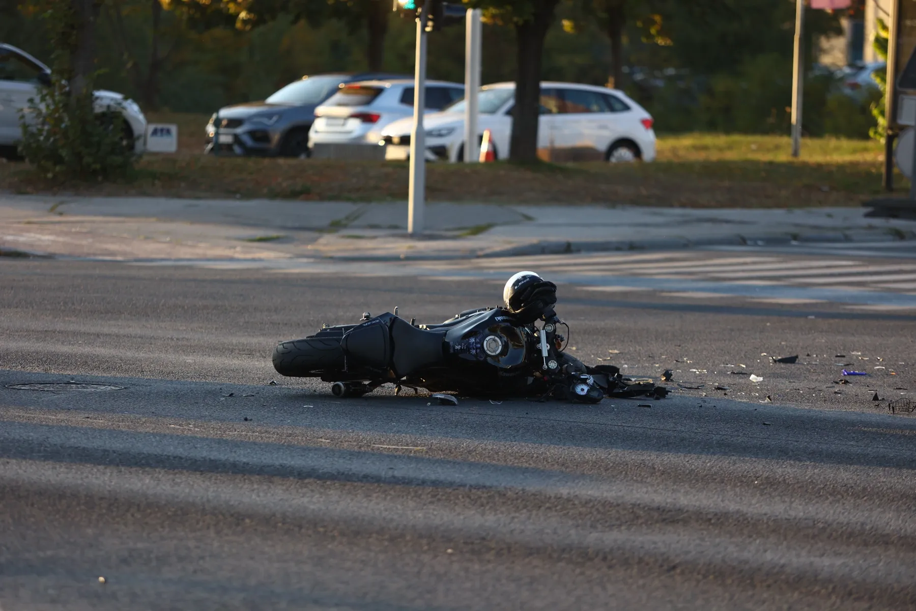 Motociklista povrijeđen u sudaru s kombijem na Alipašinom Polju