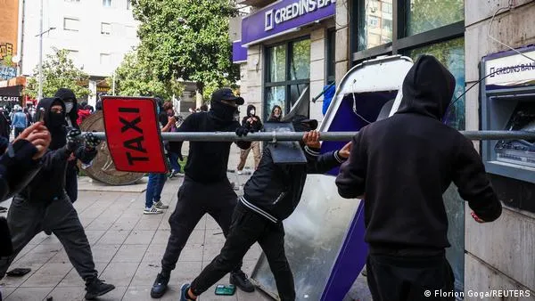Albanski demonstranti pod pritiskom, raste broj povrijeđenih