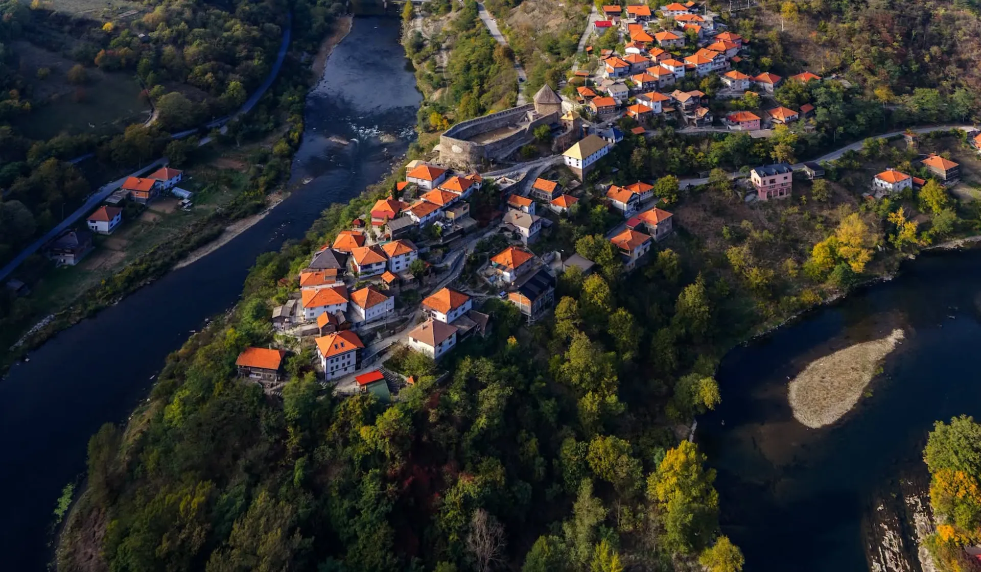 Vranduk: Srednjovjekovni kraljevski grad u čijim su zidinama bosanski kraljevi sklapali ugovore i izdavali povelje