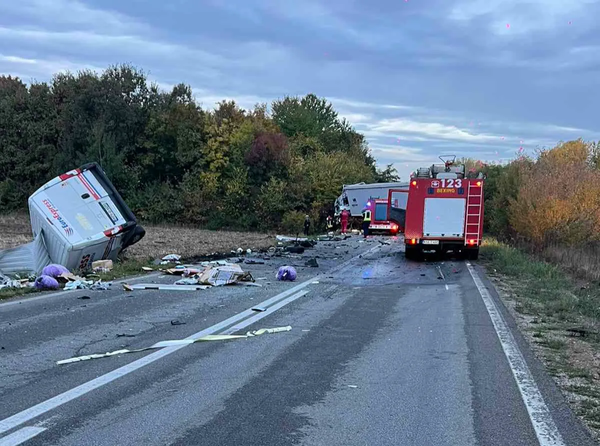 Žestok udes kod Bijeljine: Vozilo brze pošte nakon sudara s kamionom završilo na krovu