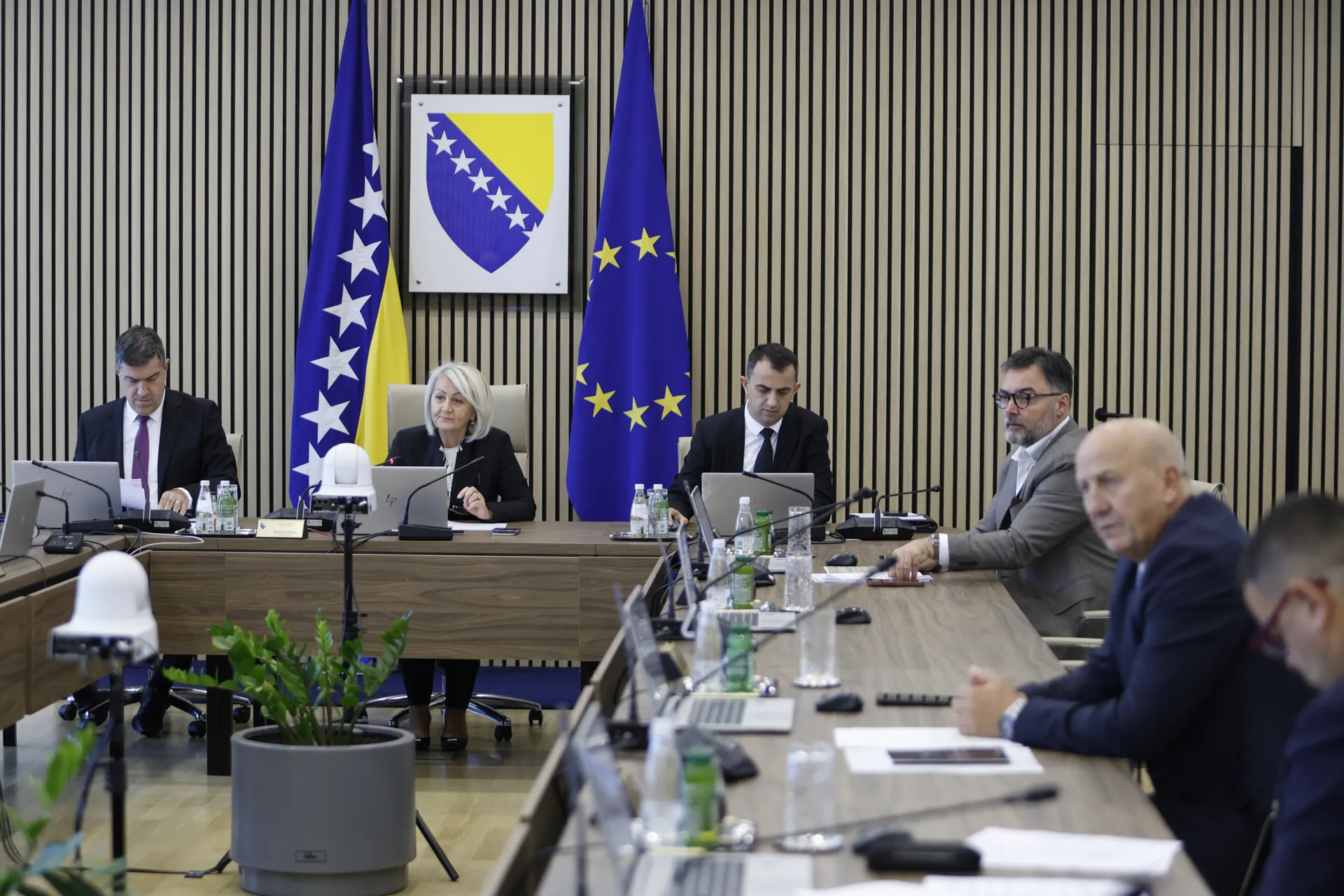 Vijeće ministara BiH danas o osnovici za plate i regres za 2027. godinu