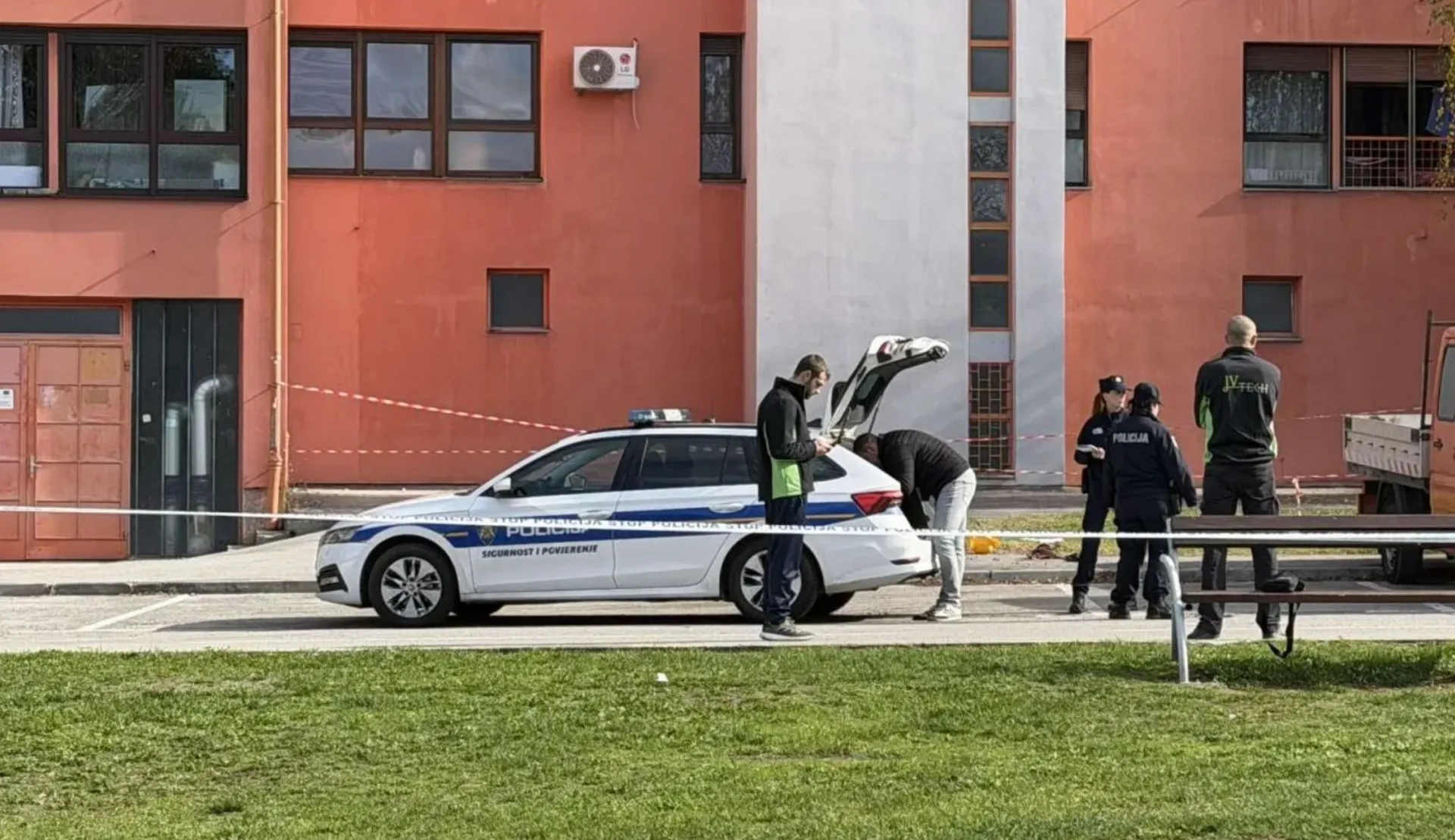 Karlovac: Državljanin BiH (48) pao s krova zgrade i poginuo