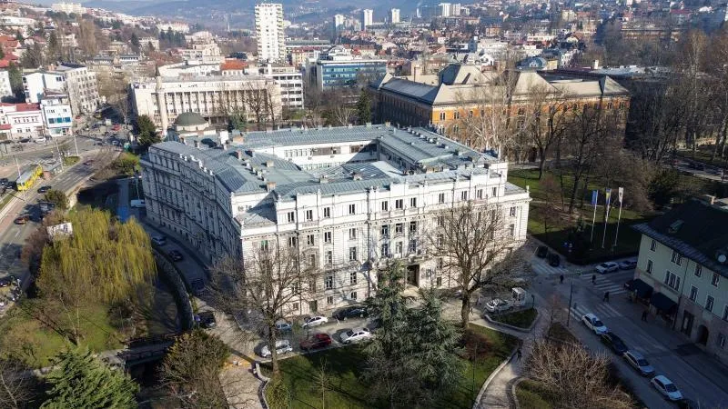 Najbolji studenti Sarajeva ostavljeni na čekanju: Kasni javni poziv za finansiranje doktorata, traže hitne odgovore