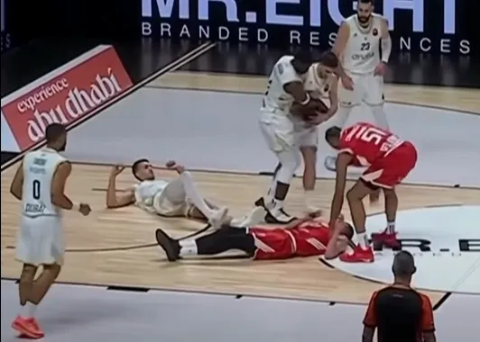 Panika je zavladala dvoranom u duelu Dubai - Hapoel: Povreda Satoranskog izazvala zebnju kod igrača