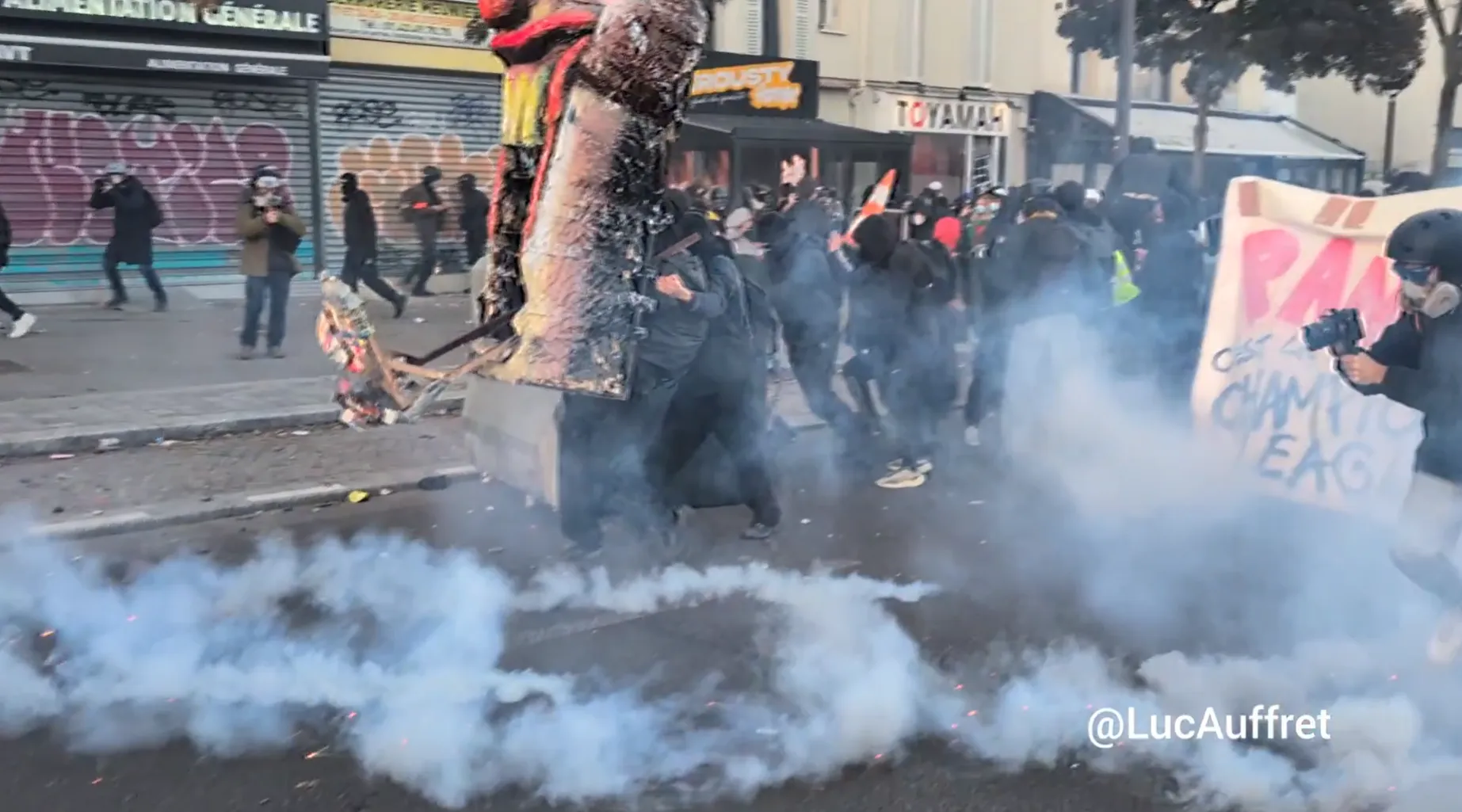 Novi protesti u Francuskoj, manje demonstranata ali iste poruke