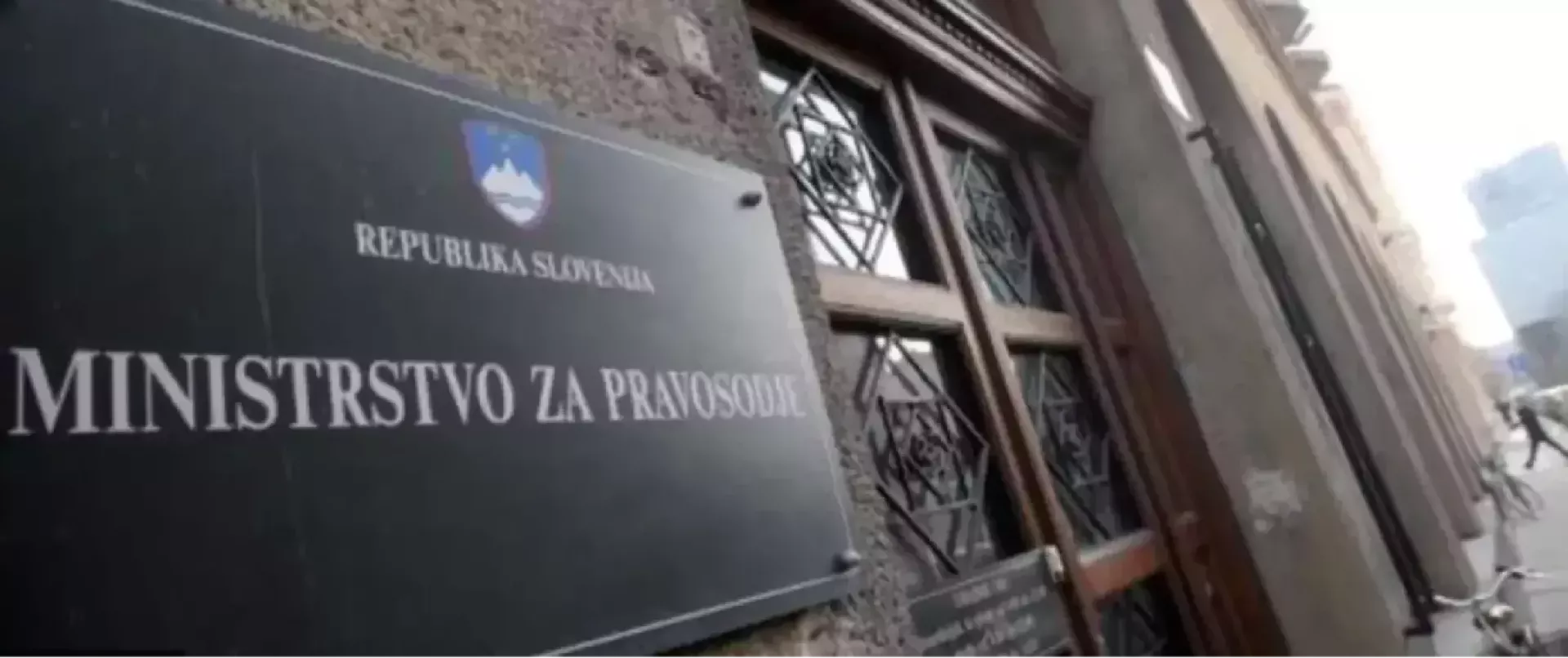 Zadnji dnevi Golobove vlade: ne Emilija Stojmenova, ampak Dragana Stojmenović. In šepeti ob javnih razpisih