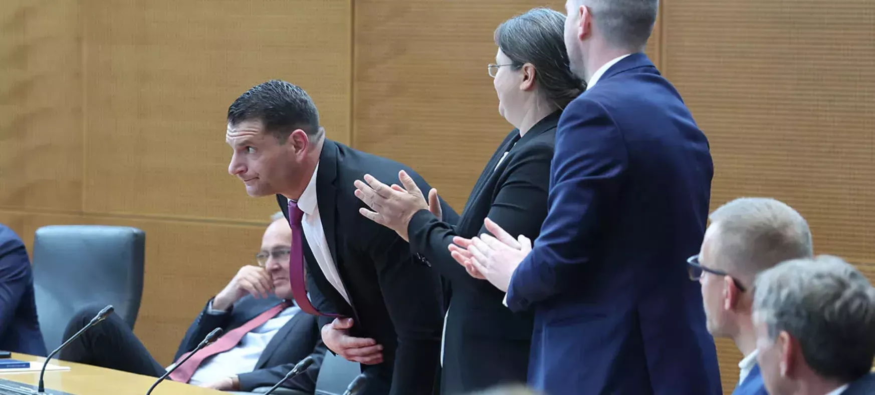 Dragi moji: je Golobov esemes napihovanje, defetizem ali napoved uporabe policije, Sove, pravosodja, vojske in Fursa?