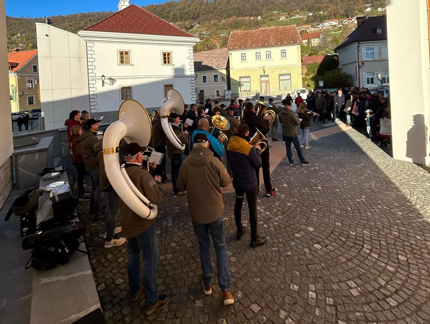 Pretekli vikend smo godbeniki preživeli v Semiču, kjer smo pridno vadili za naš novoletni koncert
