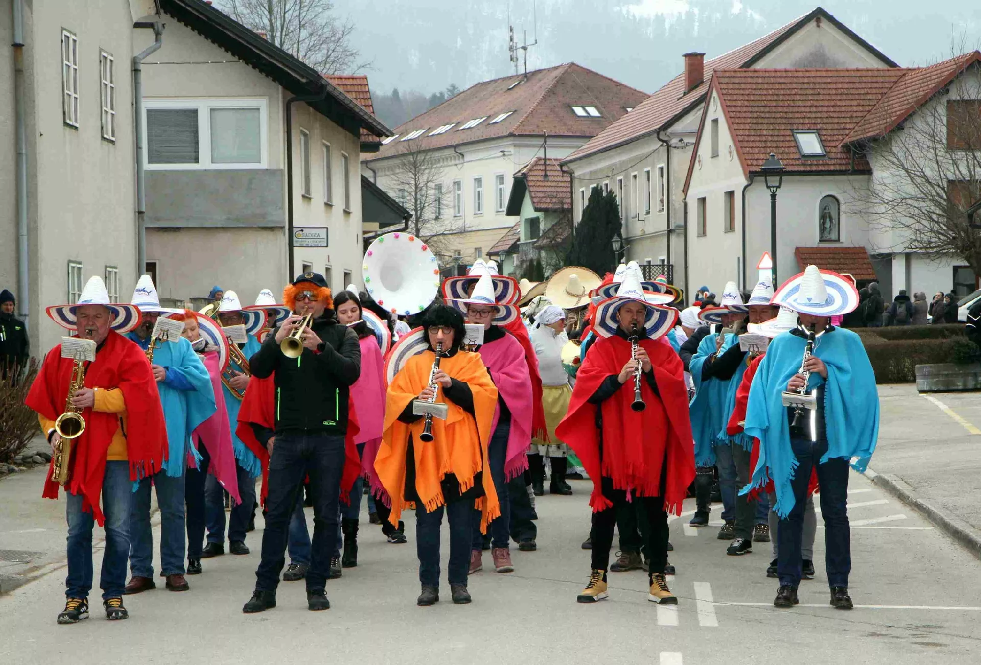Članice in člani, v ponedeljek 29.1. nadaljujemo z vajami