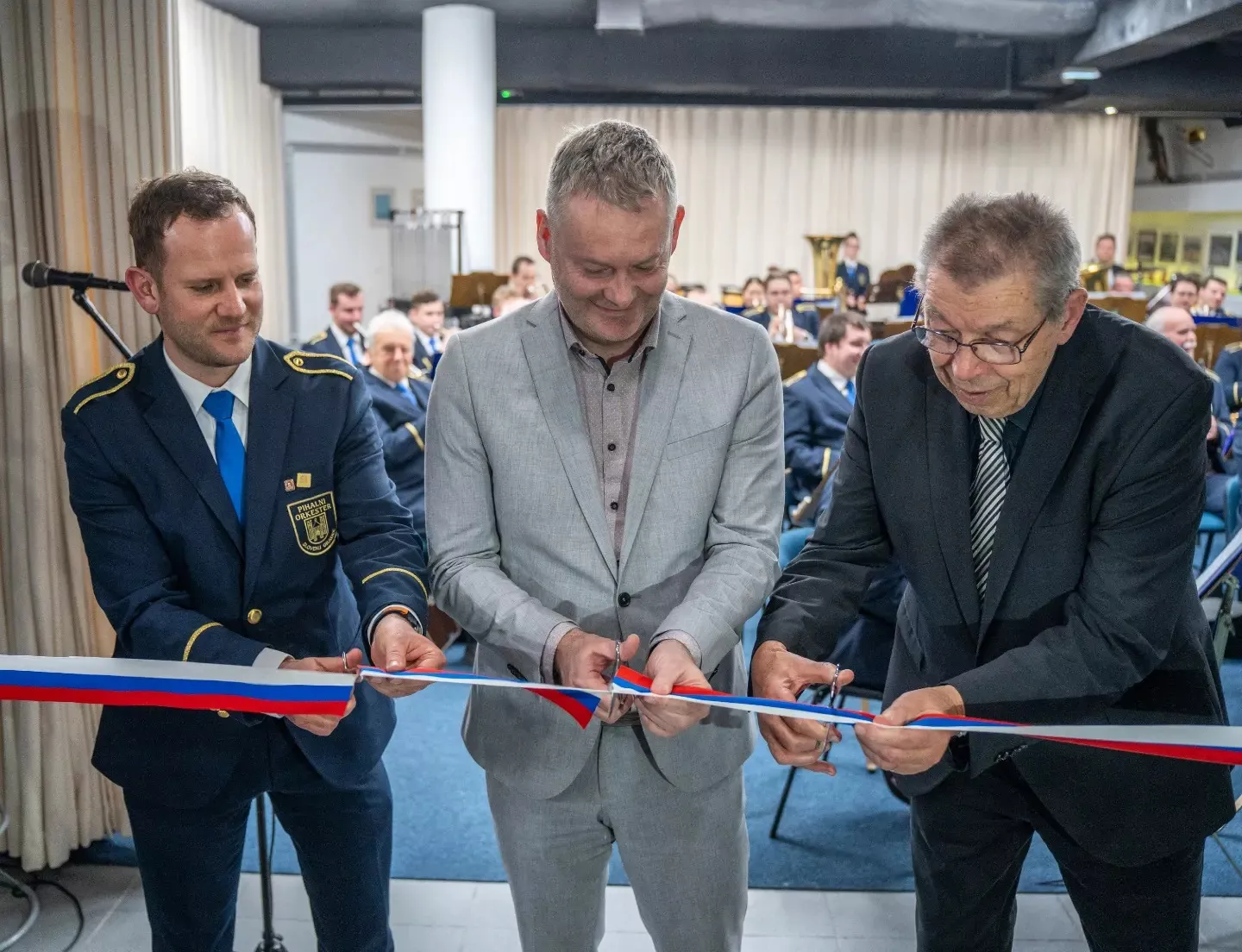 V prenovljenih prostorih bivše diskoteke v Poslovno-trgovskem centru Katica smo zaigrali povabljenim gostom