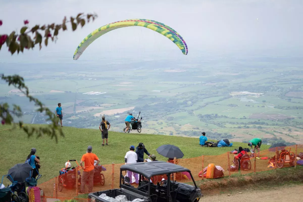 Uroš Žagar na tekmovanju jadralnih padalcev na invalidskih vozičkih!