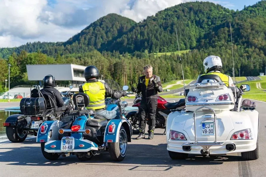 Na Vranskem potekal prvi specialni trening za gibalno ovirane motoriste