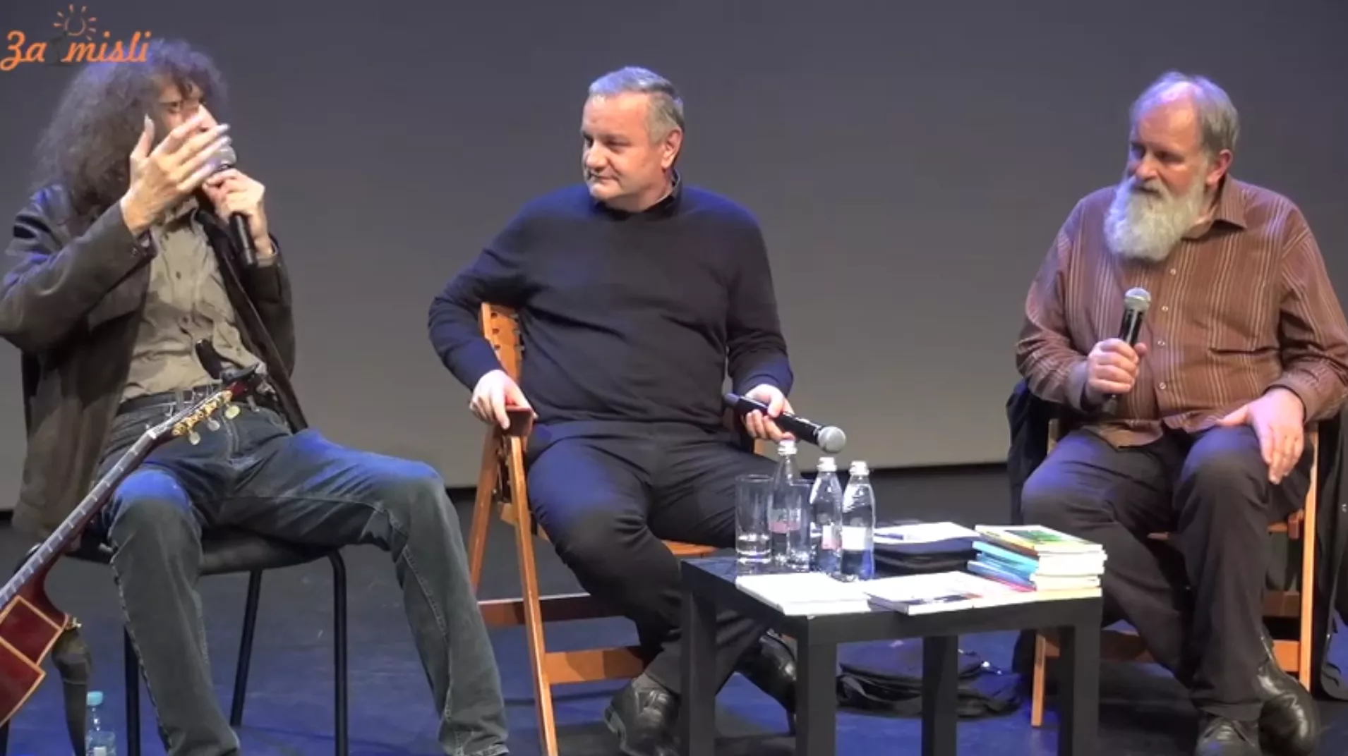 O takšni ironiji in smehu, ki osvobajata