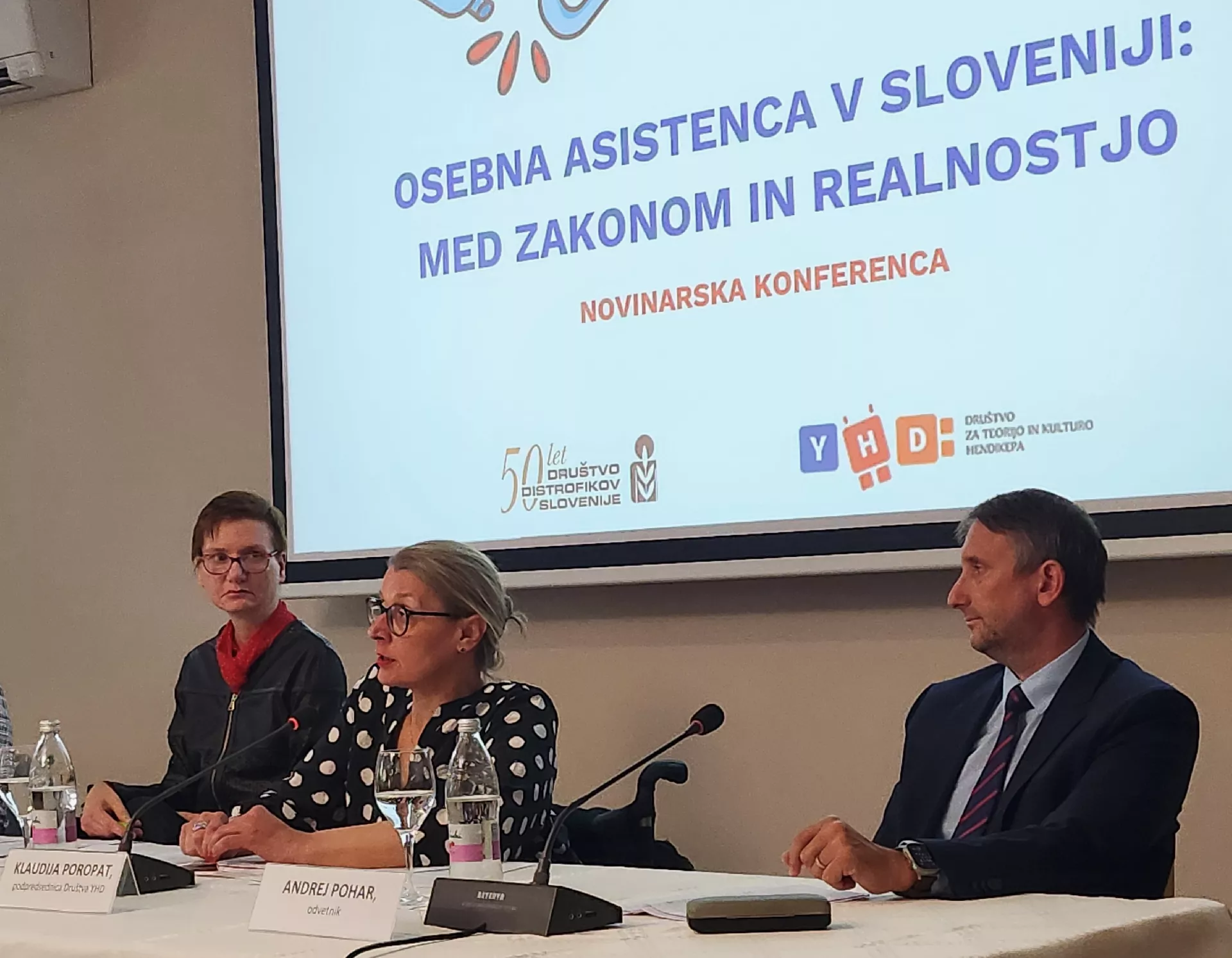 OSEBNA ASISTENCA V SLOVENIJI: MED ZAKONOM IN REALNOSTJO