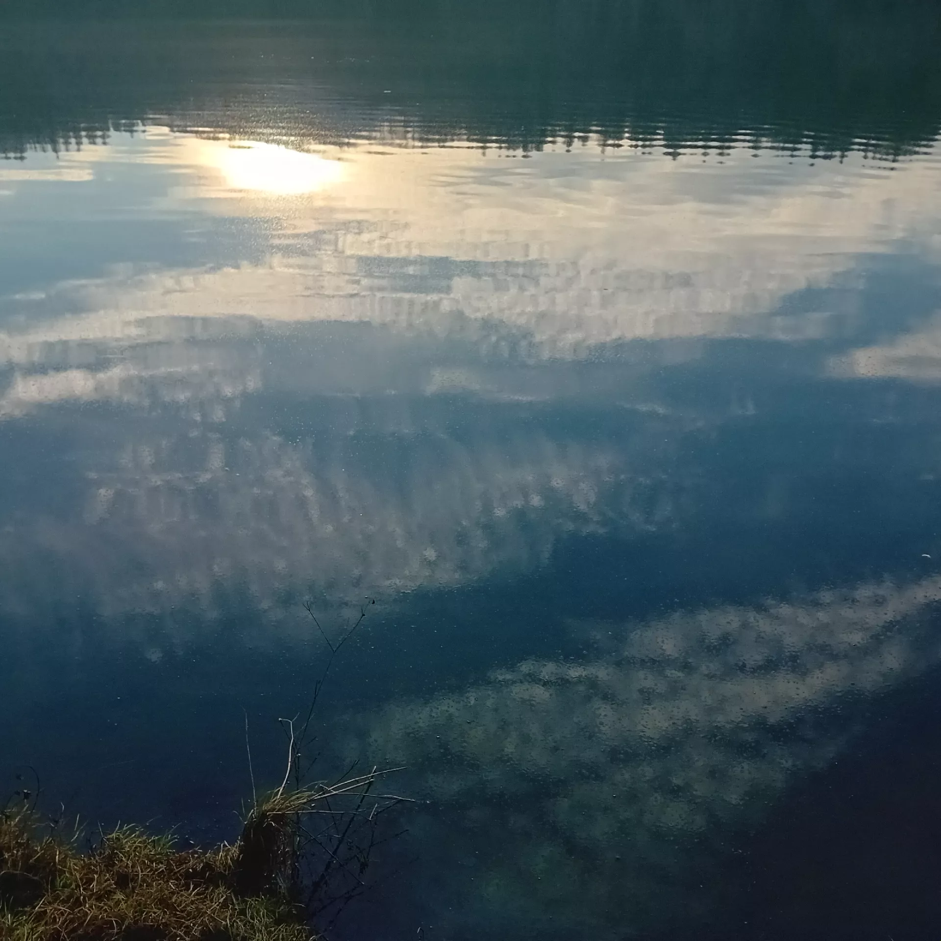 December, blagostanje in odnosi