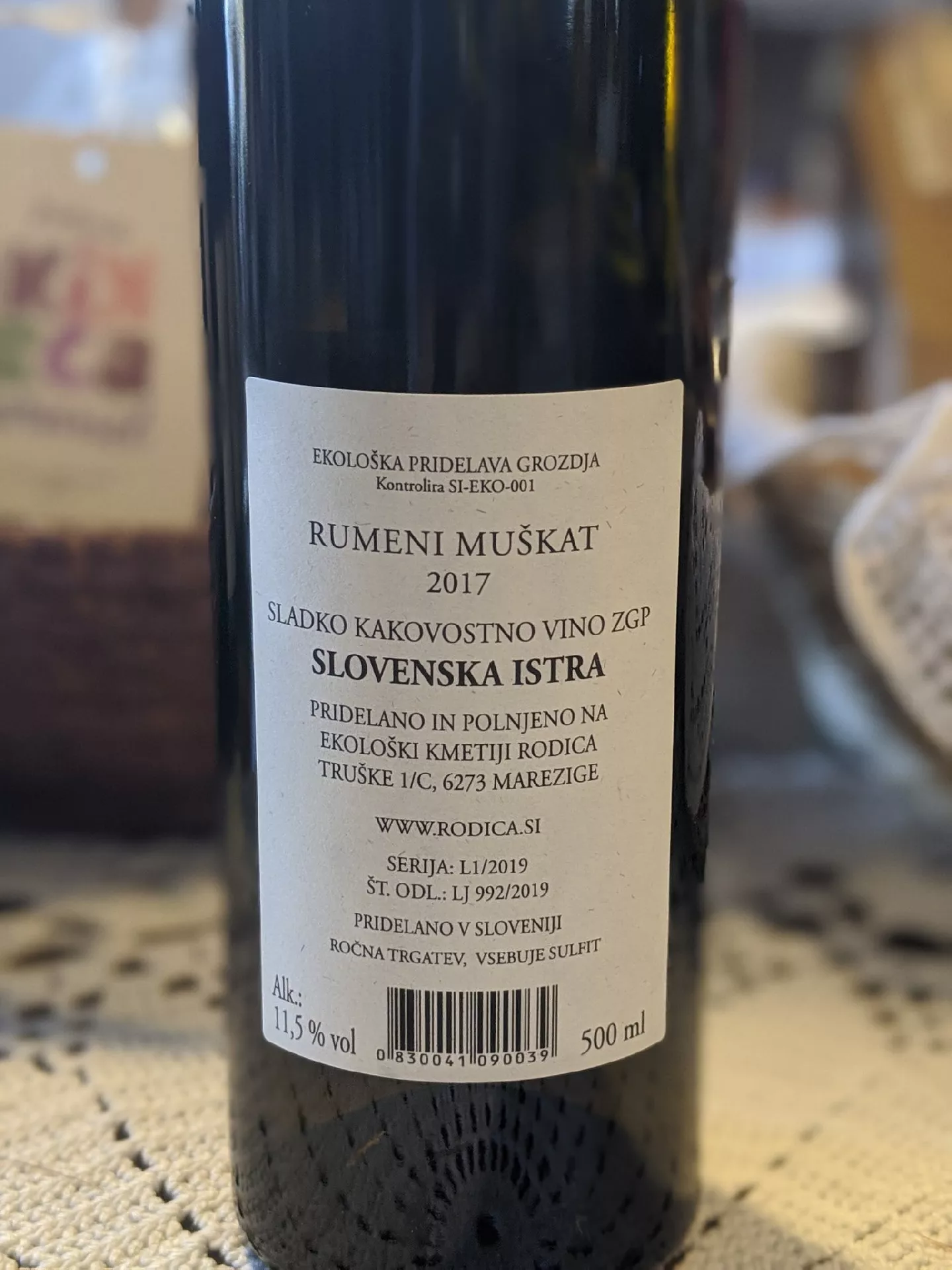 Rumeni muškat Rodica 0,5 l - kakovostno vino ZGP - 2