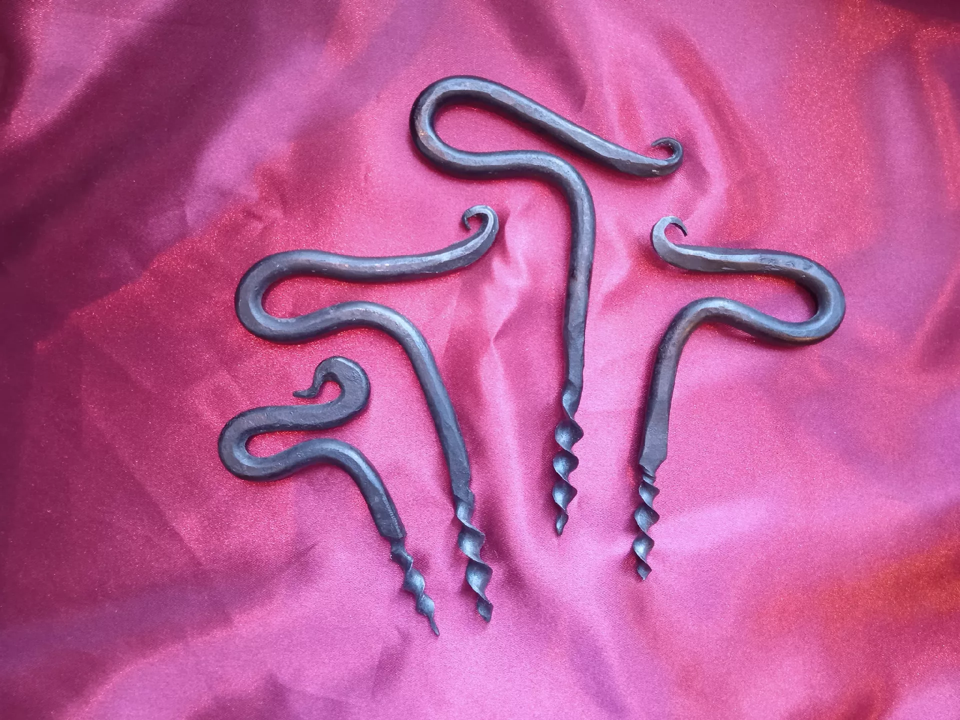 Ročno kovan odpirač za vrhunska vina (vrhunsko se odpira z vrhunskim)