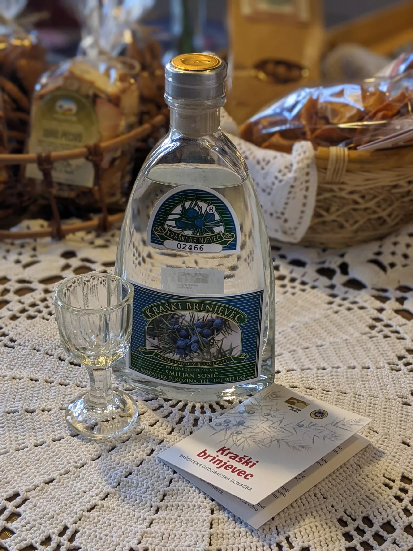 Kraški brinjevec 0,5 l -zaščitena geografska označba-darilno pakiranje - 3