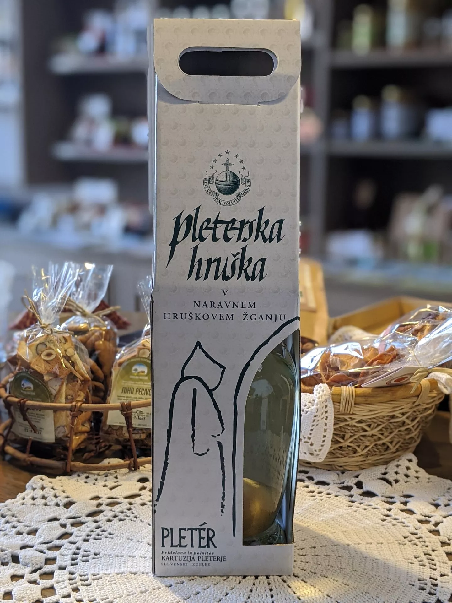 Pleterska hruška 0,7 l-darilno pakiranje