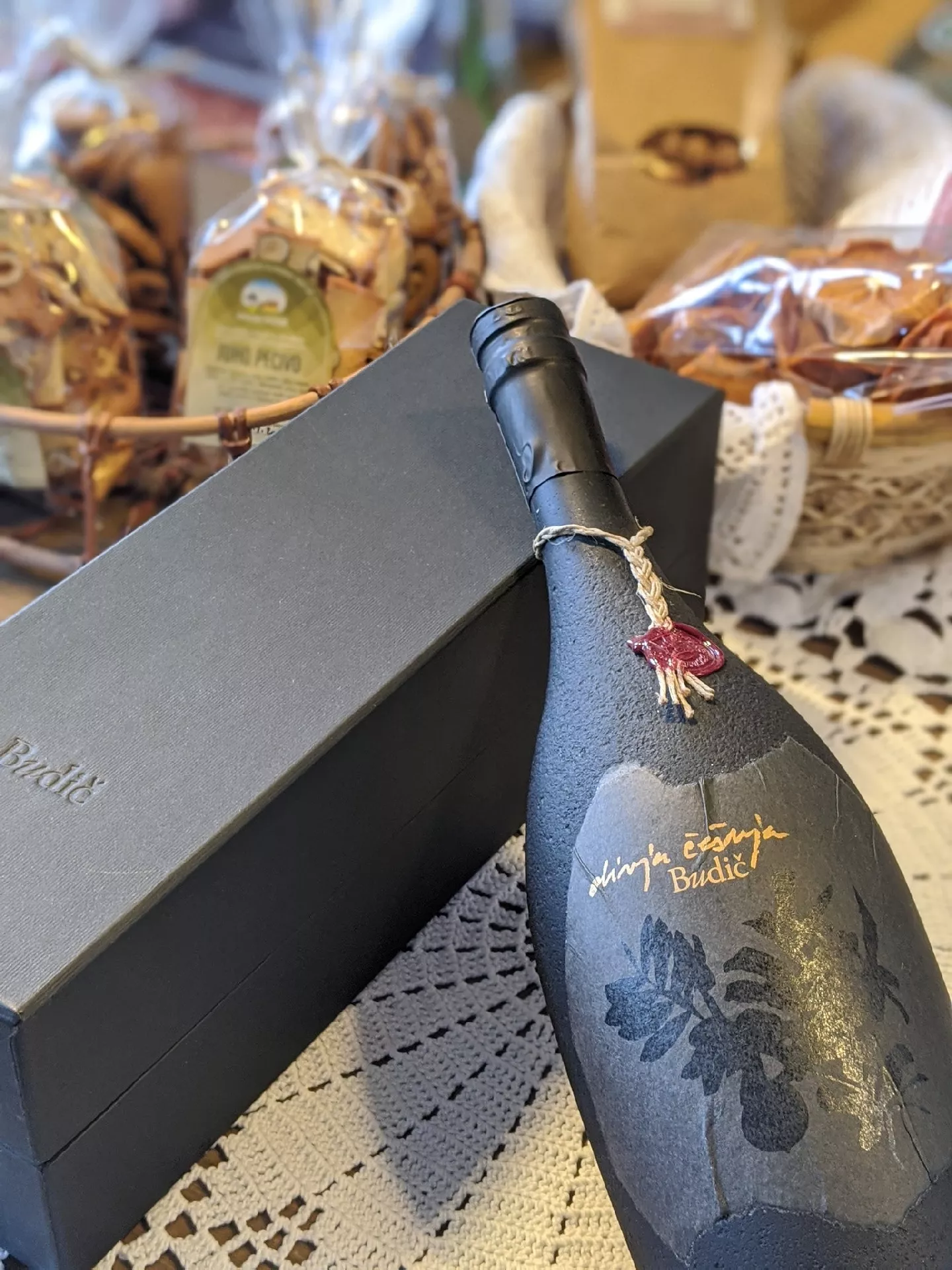 Žganje iz divje češnje 0,7 l - darilno pakiranje - 2