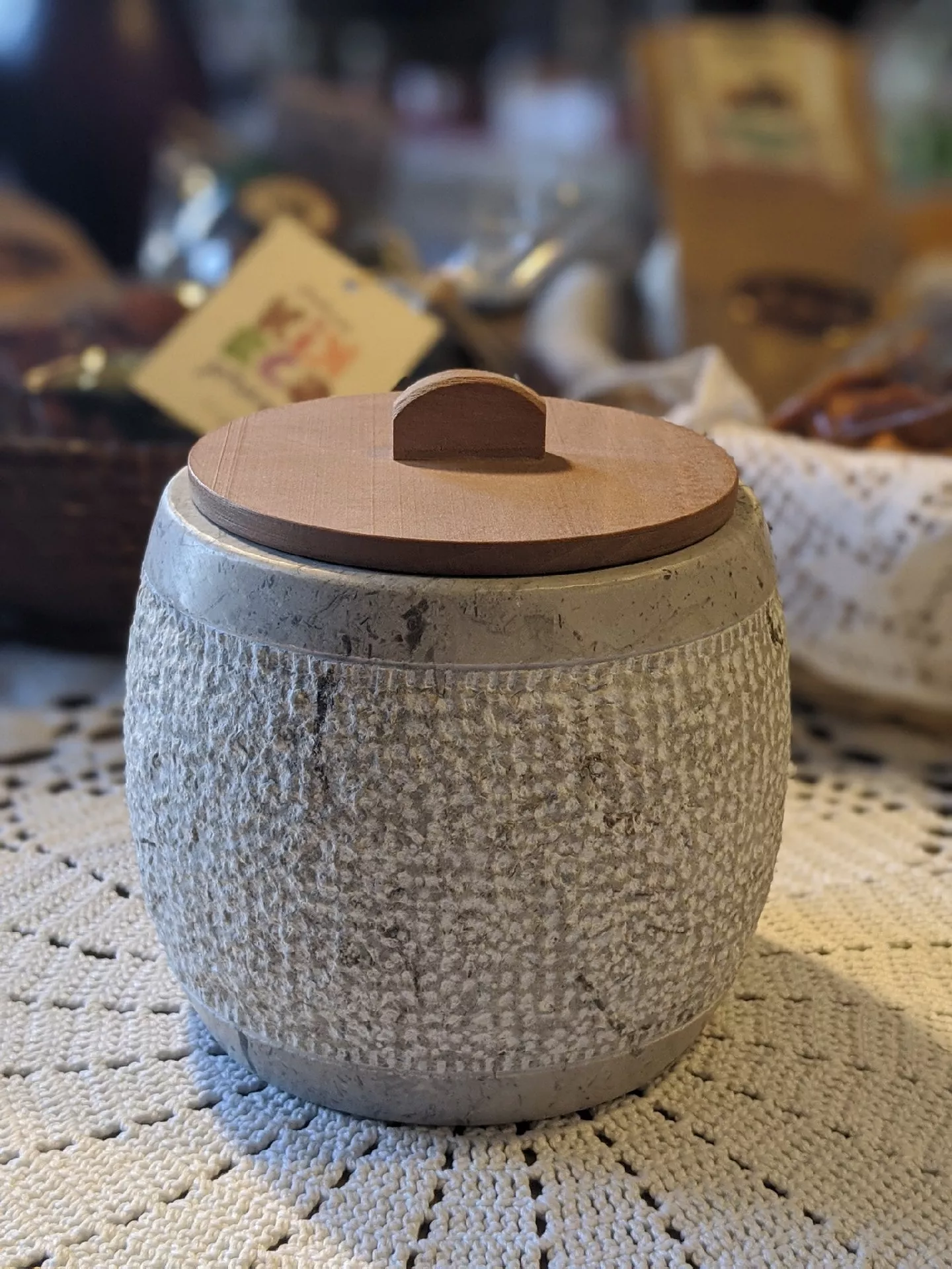 Posodica s pokrovom, večja - 2