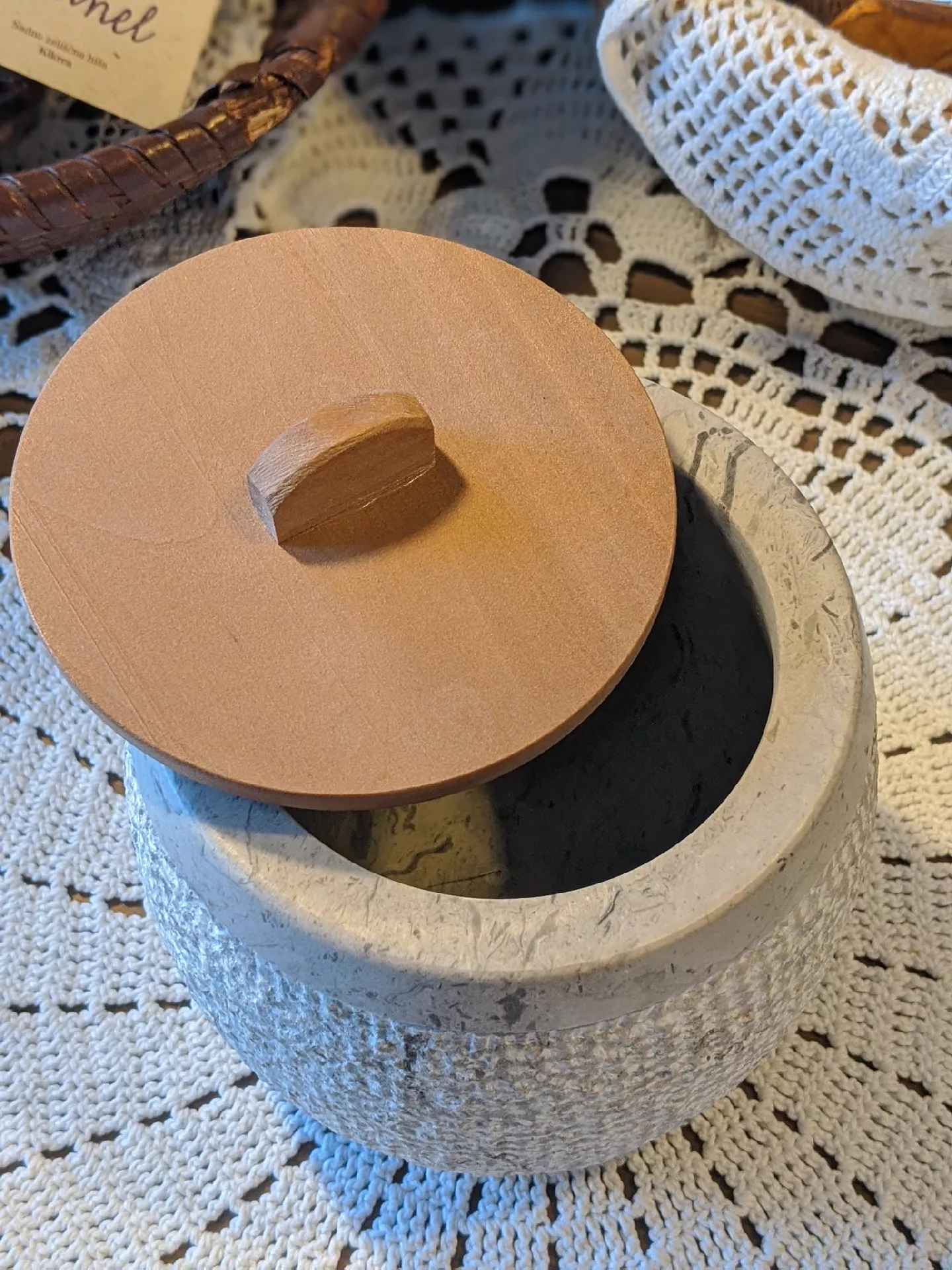 Posodica s pokrovom, večja - 3