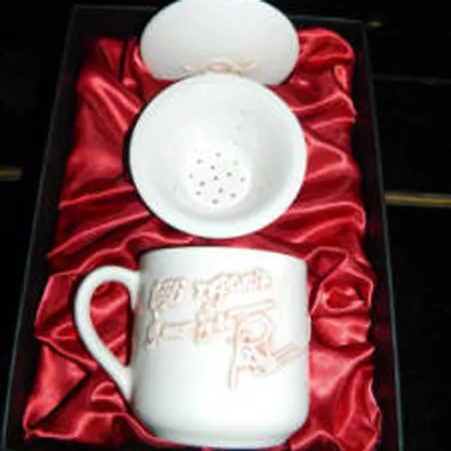 Darilni set: Skodelica s cedilom in pokrovom