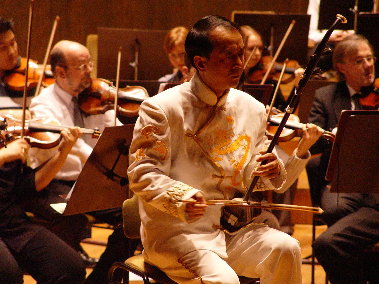 SOZVOČJA SVETA: DONG JINMING, ERHU MOJSTER