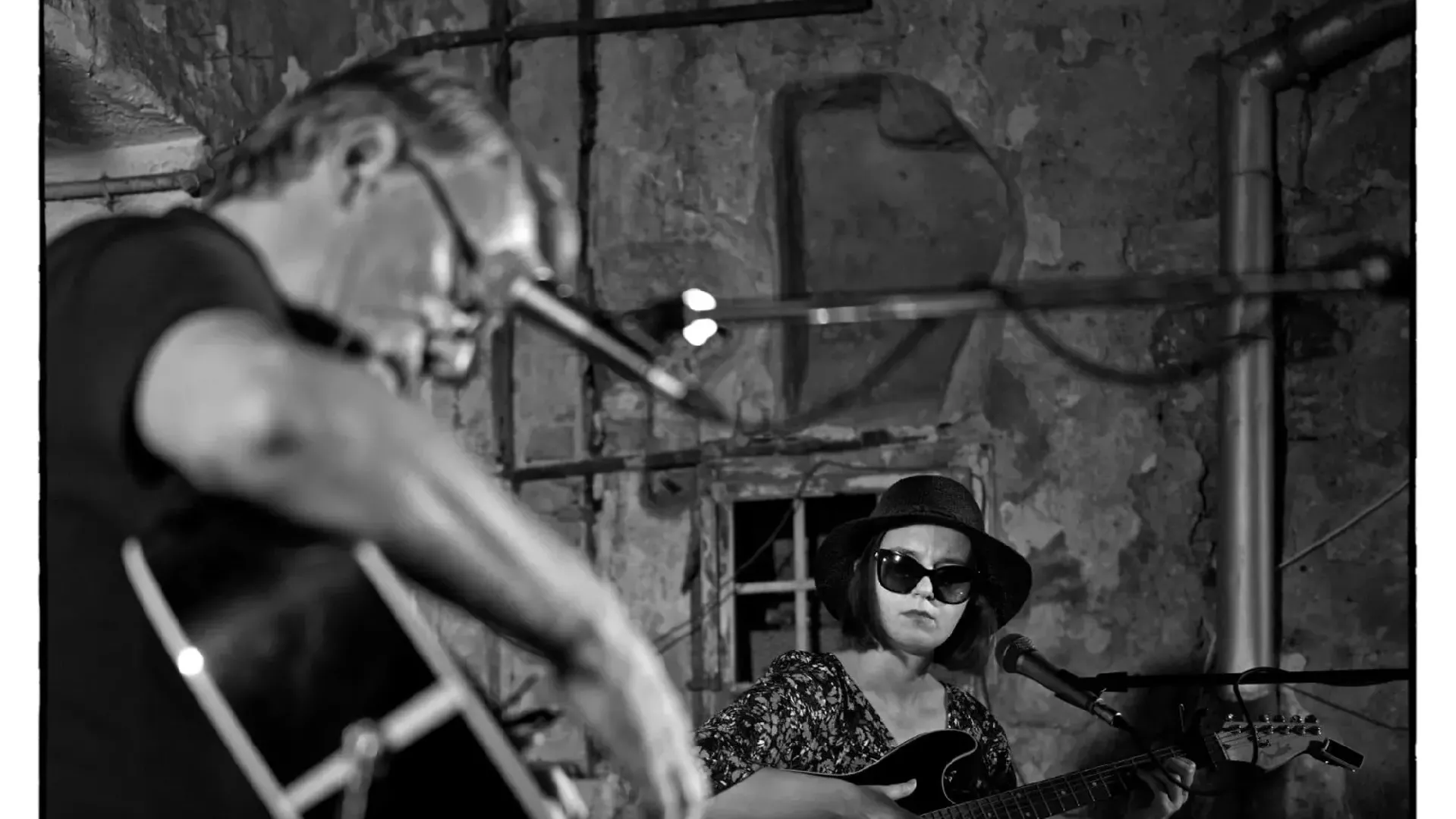 SOZVOČJA SVETA: Jana Beltran in Chris Eckman