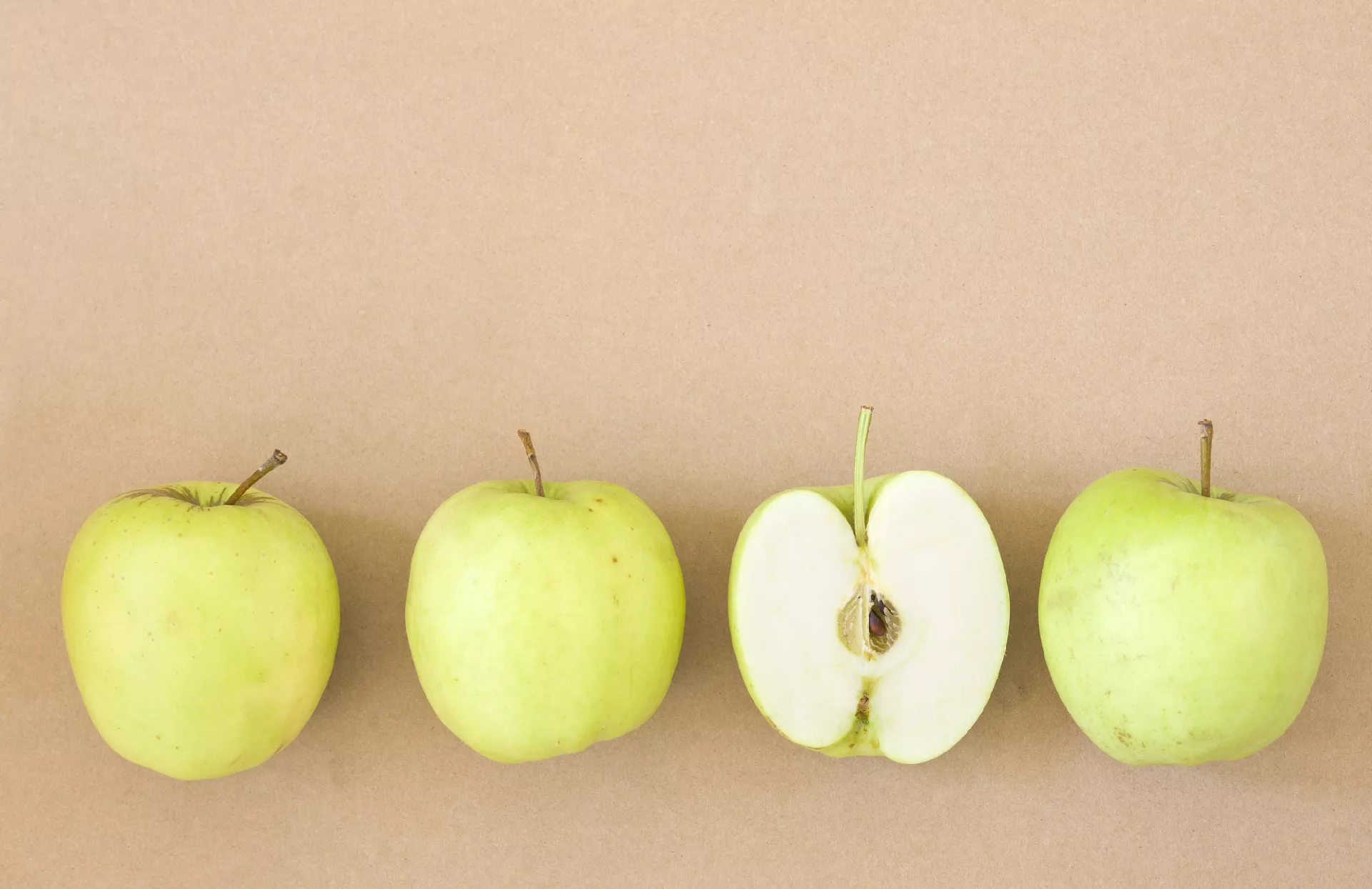 JABOLKA IN KRVNI SLADKOR