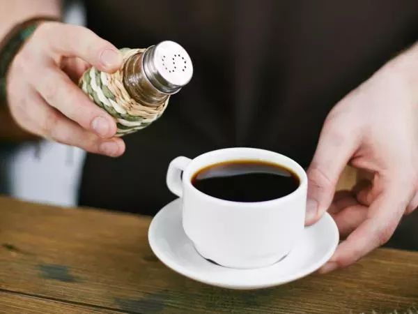 Ste vedeli, da kava in sol lomita vaše kosti?